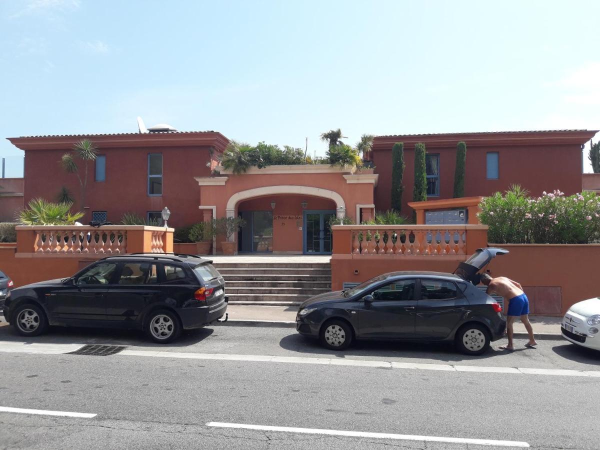 French Riviera 1 Bedroom On The Beach Facing Cannes Теуль-сюр-Мер Екстер'єр фото