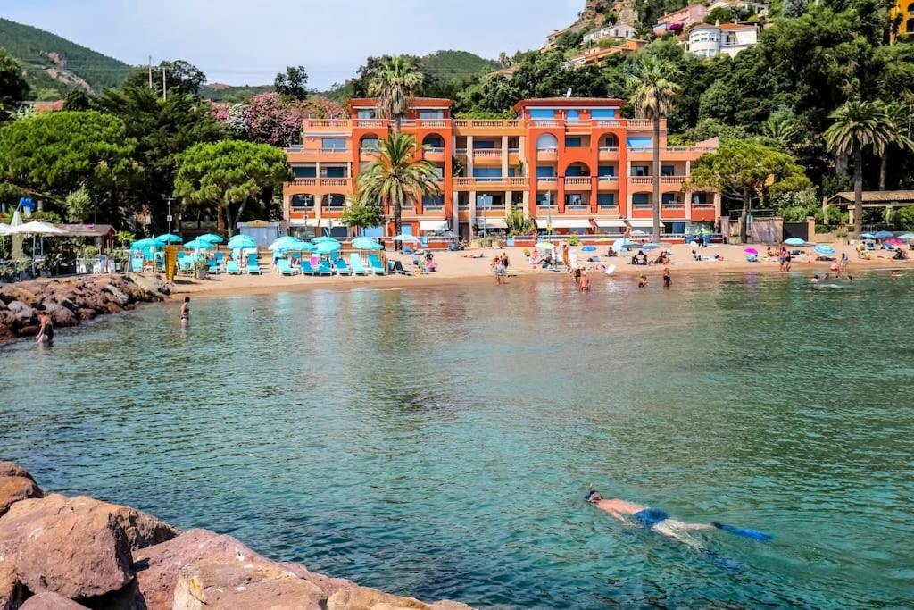 French Riviera 1 Bedroom On The Beach Facing Cannes Теуль-сюр-Мер Екстер'єр фото