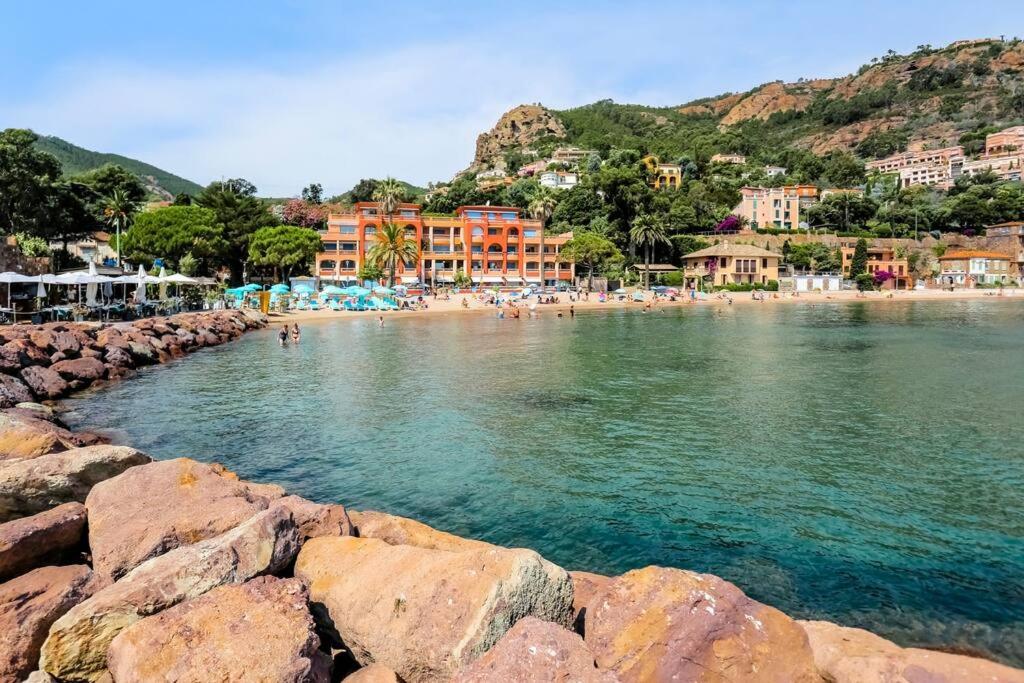 French Riviera 1 Bedroom On The Beach Facing Cannes Теуль-сюр-Мер Екстер'єр фото