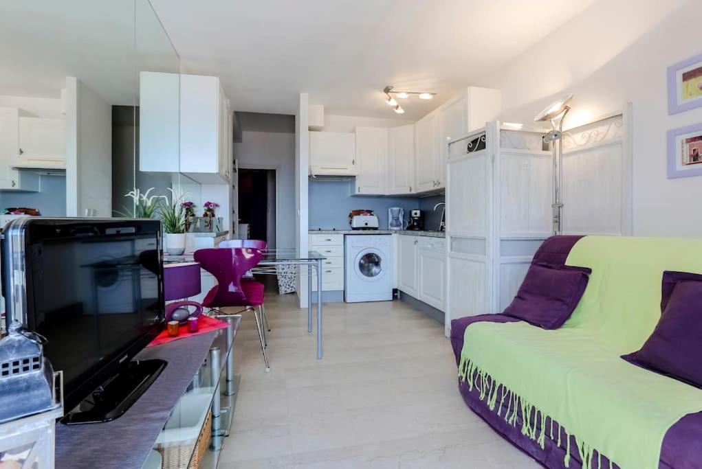 French Riviera 1 Bedroom On The Beach Facing Cannes Теуль-сюр-Мер Екстер'єр фото