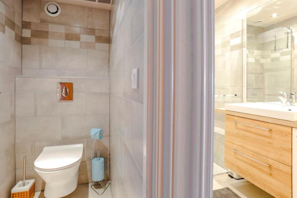 French Riviera 1 Bedroom On The Beach Facing Cannes Теуль-сюр-Мер Екстер'єр фото